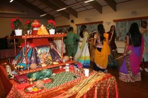 Dans med pinner - dandiya