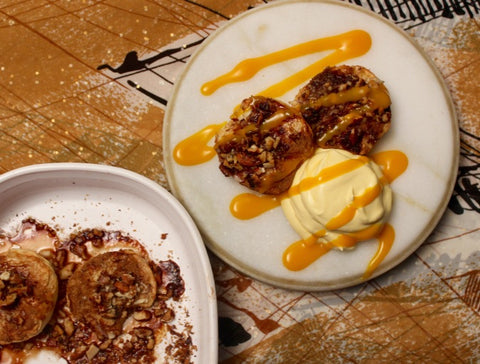 Bakt eple med mangokrem